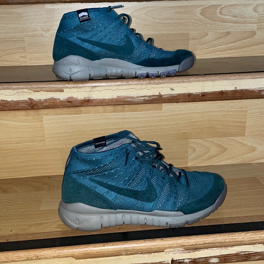 Size 7.5- Nike Flyknit Trainer Chukka Sp